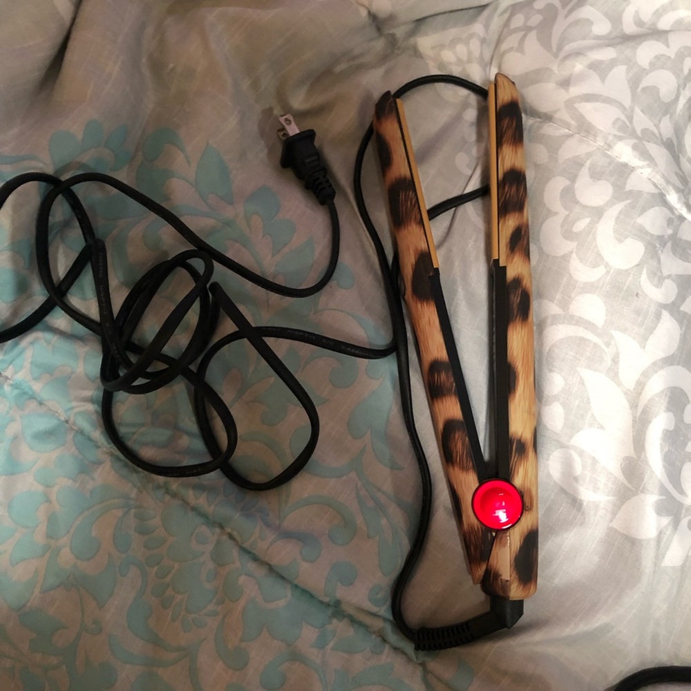 Hot tools cheetah flat iron